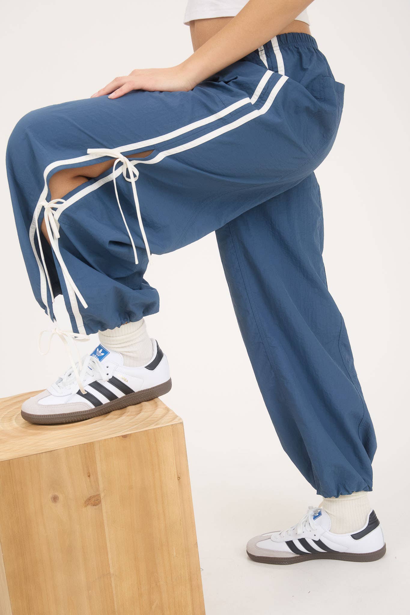 SIDE STRIPE TIE STRAP TRACK JOGGERS